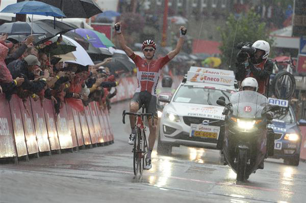 Tim Wellens wins stage 6